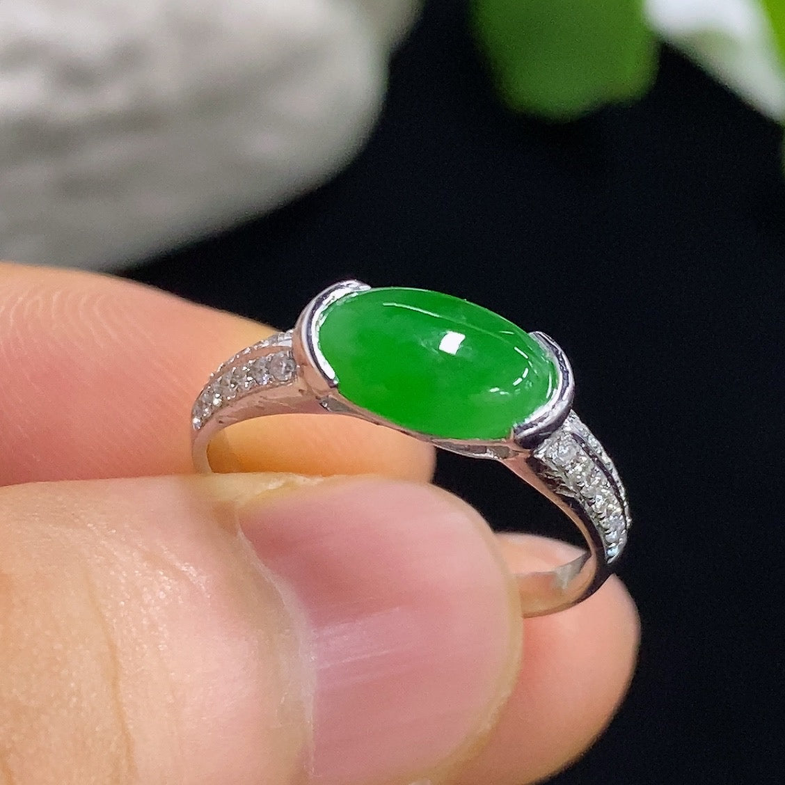 Jadeite Cabochon Inlaid Ring 18K with Diamond Accents