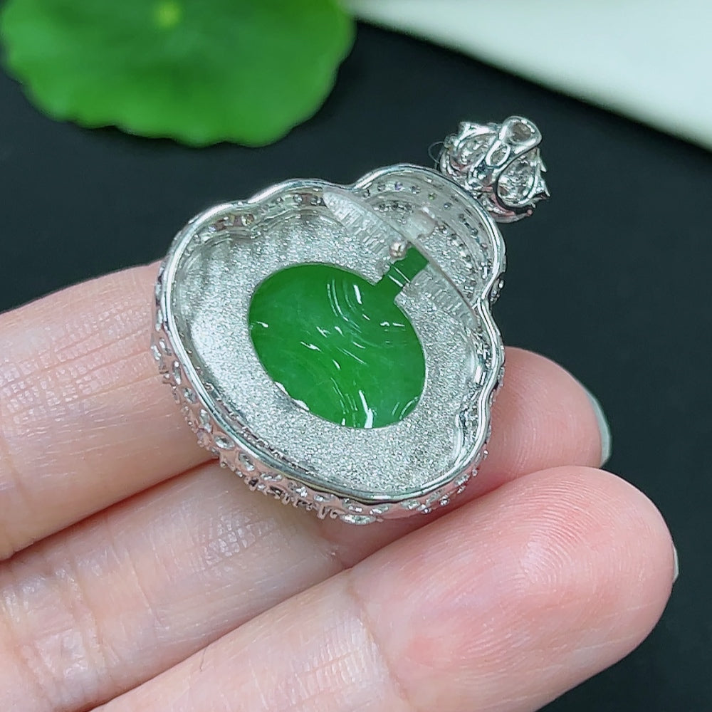 Jadeite Buddha Pendant 18K Gold (with minimal diamond accents)