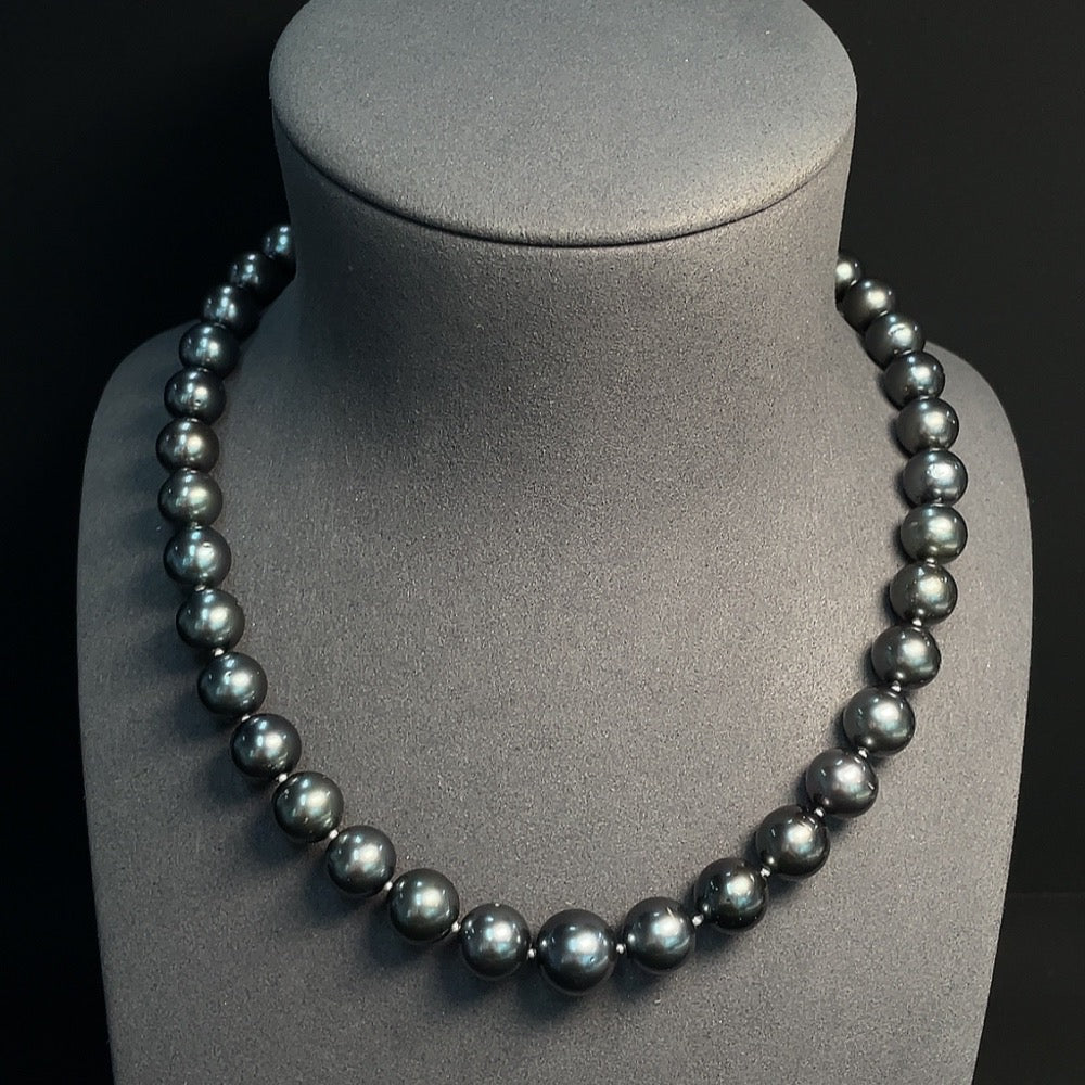 Seawater pearl strand with 9.8-13.1mm pearls, non-gold setting, HKHQ brand, approximately 81.44g, displayed in a jewelry image.