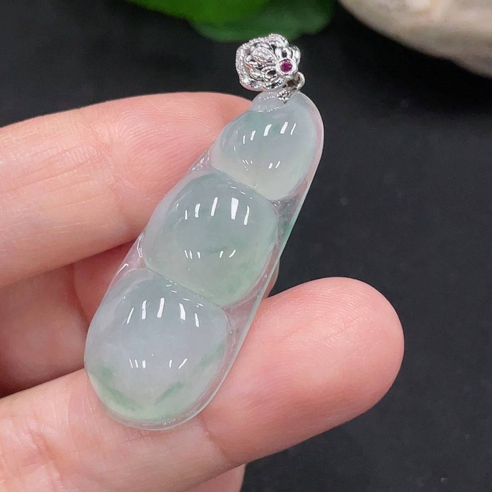 Jadeite lucky bean pendant with diamond accents in 18K gold, weighing approximately 6.1g, crafted by HUILIU HQ.