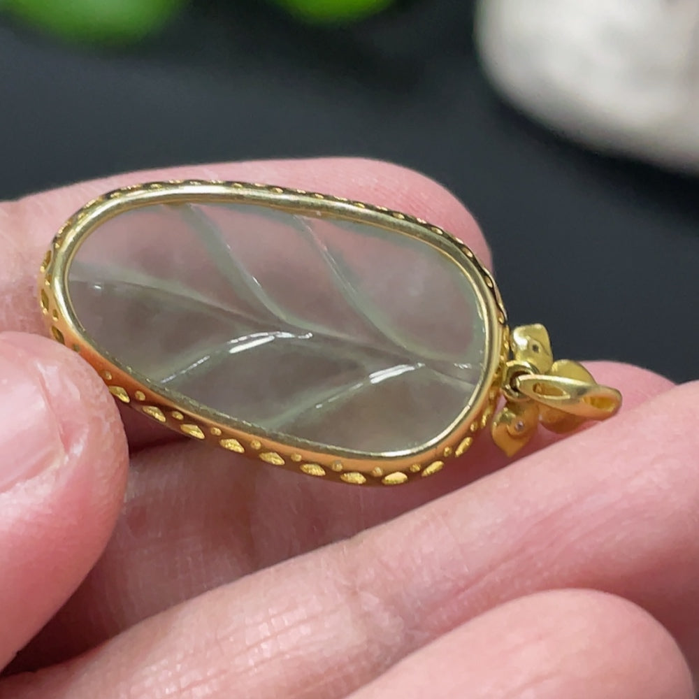Jadeite Leaf Pendant with 18K Gold Inlay, Total Weight Approx. 2.76g
