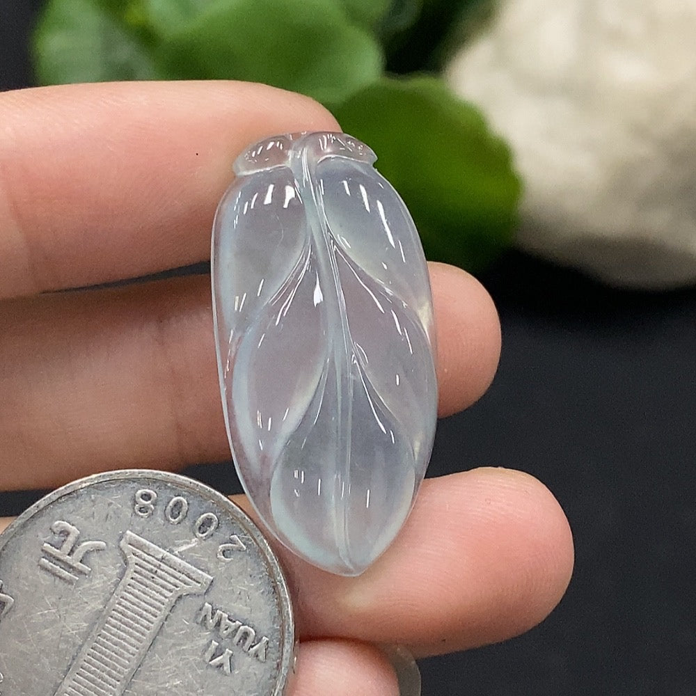 Close-up of a jadeite leaf inlay piece by HUILIU HQ, weighing approximately 4.52g, showcasing intricate jade craftsmanship.