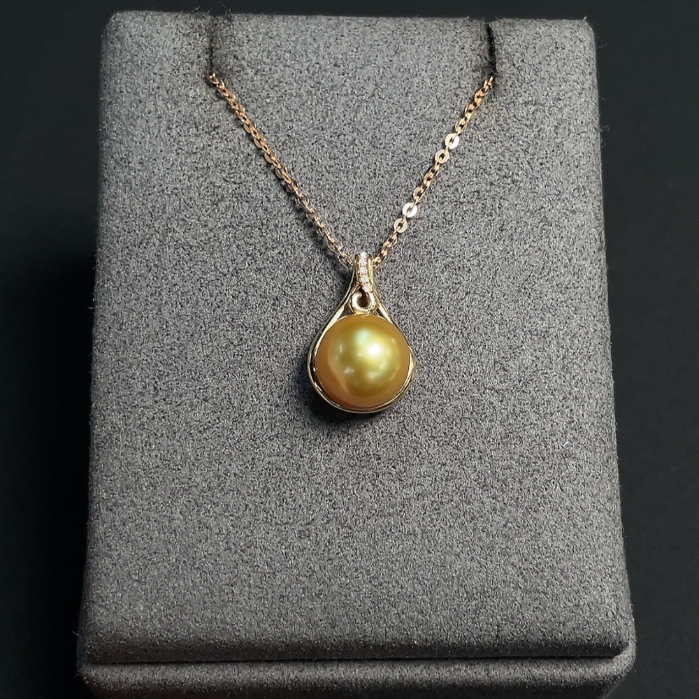 Seawater Pearl Inlaid Pendant Suspected Gold-Plated Marked in Red Rest 18K Gold Approx. 9.5mm Total Weight About 4.02g Color Origin Undetermined Non-Diamond