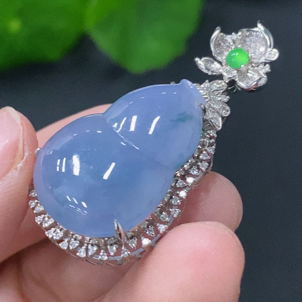 Jadeite and Diamond Enclosed Gourd Pendant in 18K Gold, Total Weight Approx. 6.94g