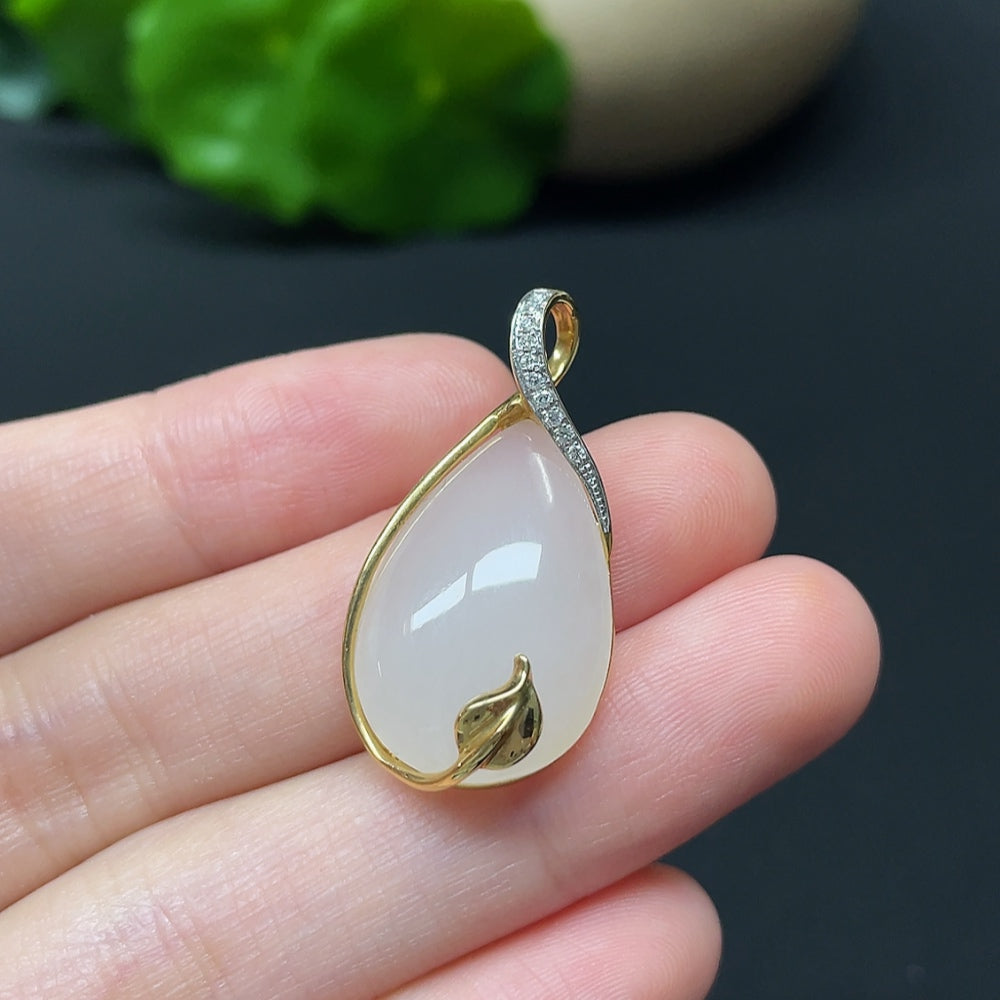 Hetian jade water drop pendant necklace with 18K gold and diamond accents, featuring a polished jade teardrop design.