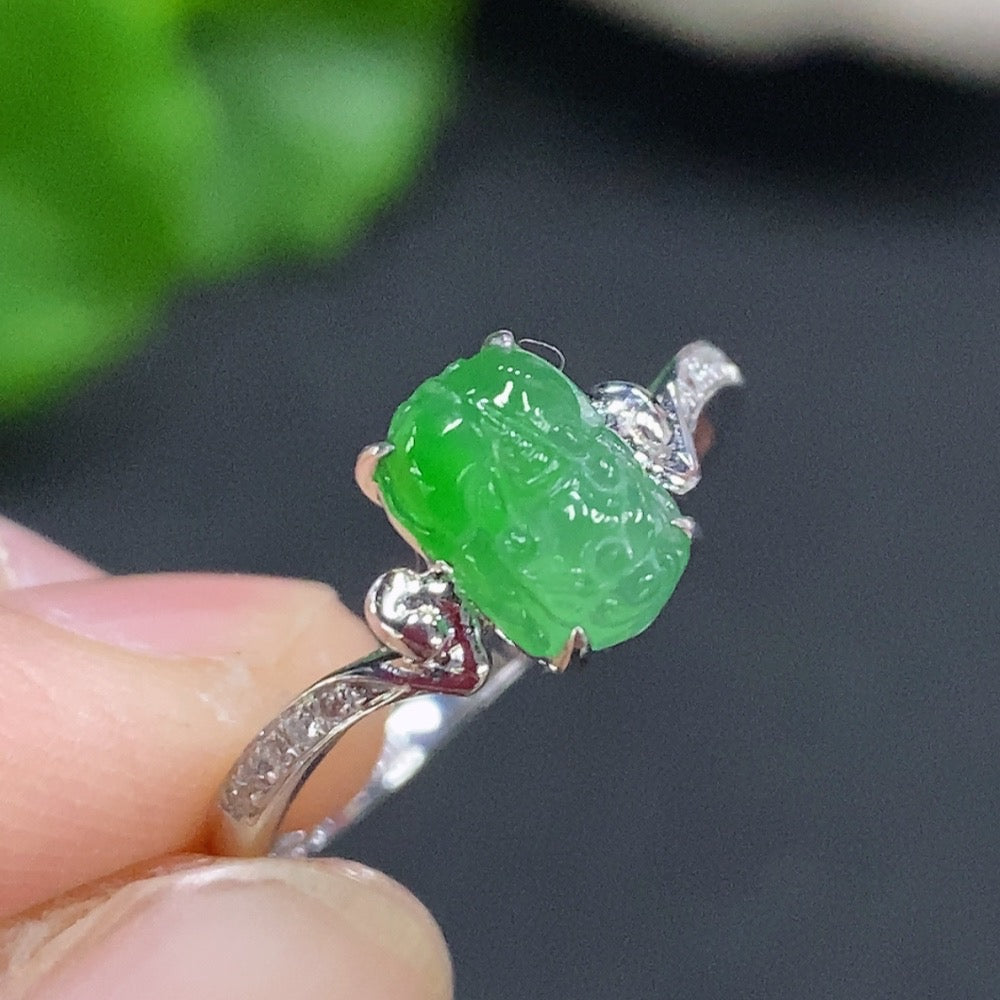 Jadeite Pixiu ring with 18k gold inlay, HUILIU HQ, size 13, showcasing intricate jade and gold craftsmanship.