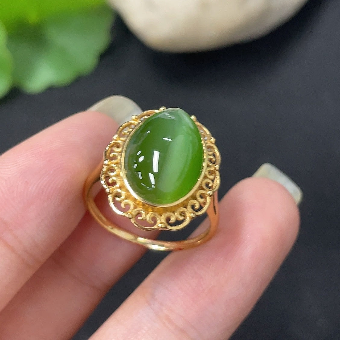 Hetian Jade Jasper inlaid ring by HKHQ featuring gold markings, 18k gold and 68% gold content, size 13, weighing 3.5g.
