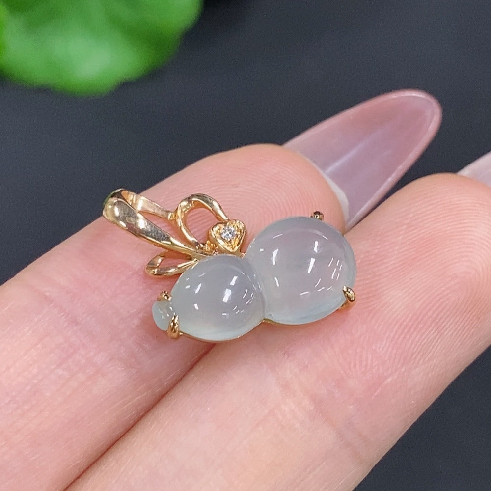Jadeite Gourd Pendant with 18k Gold and Diamond Accents, Total Weight Approximately 1.8g