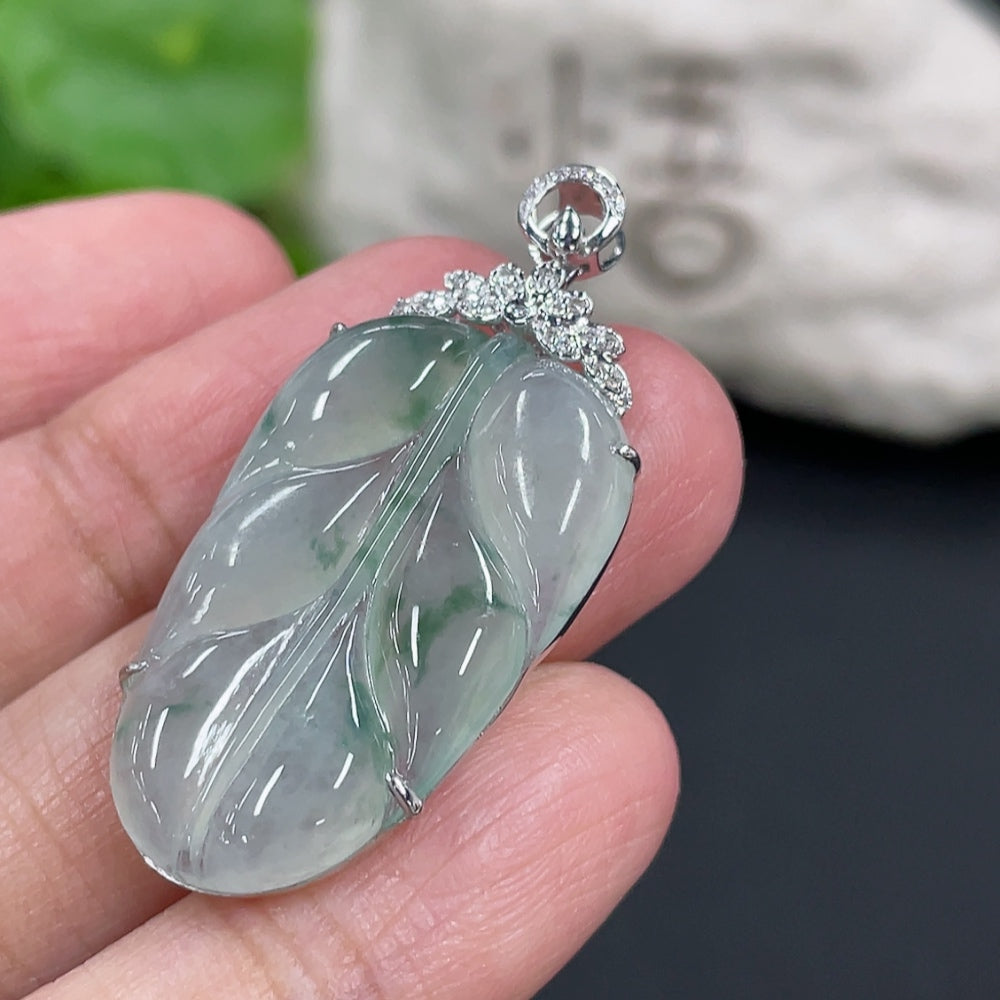 Jadeite leaf pendant with 18K gold setting and diamond accents, crafted by HUILIU HQ, weighing approximately 4.6g.