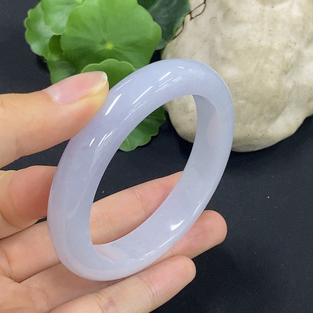 Jadeite round bracelet with a total weight of 55.49g, featuring smooth green jade beads, size 53.7 from HKHQ.