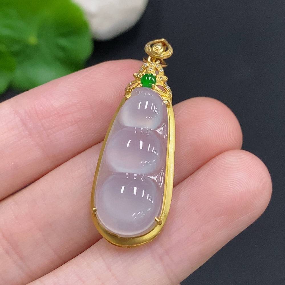 Jadeite bean inlay pendant with diamond accents, crafted by HUILIU HQ, featuring an 18k gold setting and 3.6g weight.