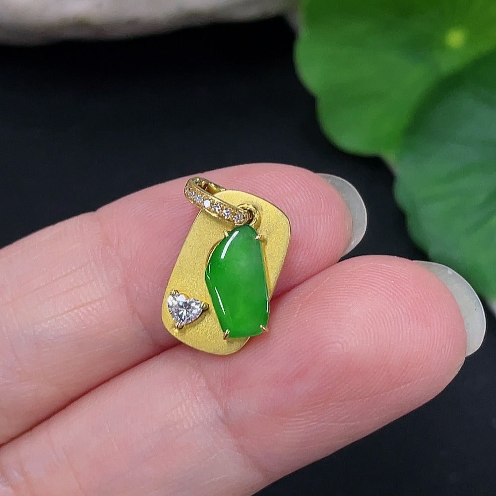 Jadeite Pendant with 18K Gold Setting Total Weight Approx. 2g (with Diamond Accents)