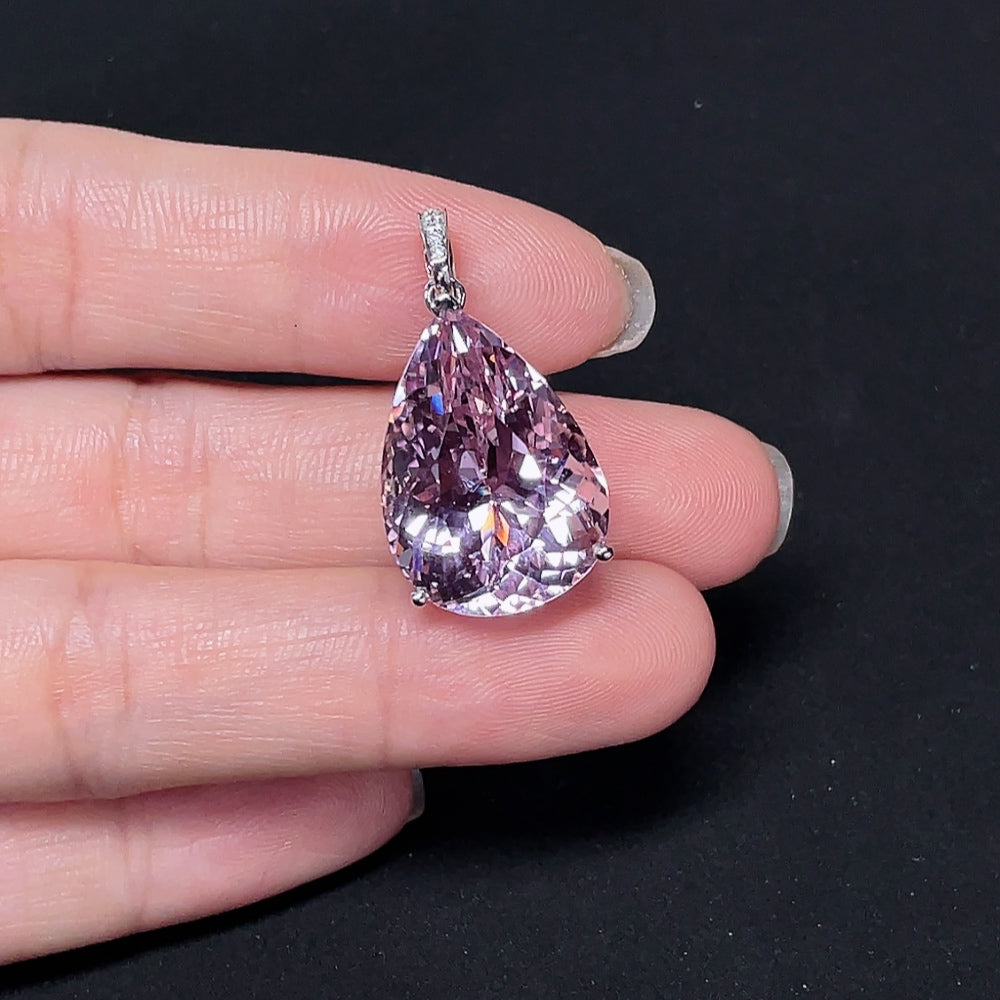 Spodumene Pendant with 18K Gold Mount, Total Weight Approx. 6.40g, Color Origin Undetermined, Accented with Diamonds