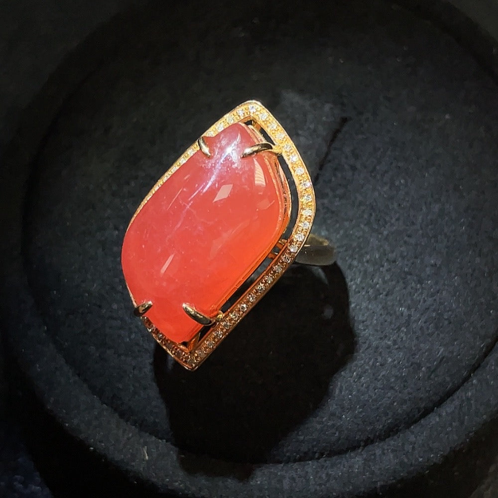 Rhodochrosite Inlaid Ring 18k Gold Size 14 Total Weight Approx. 7.29g with Diamond Accents