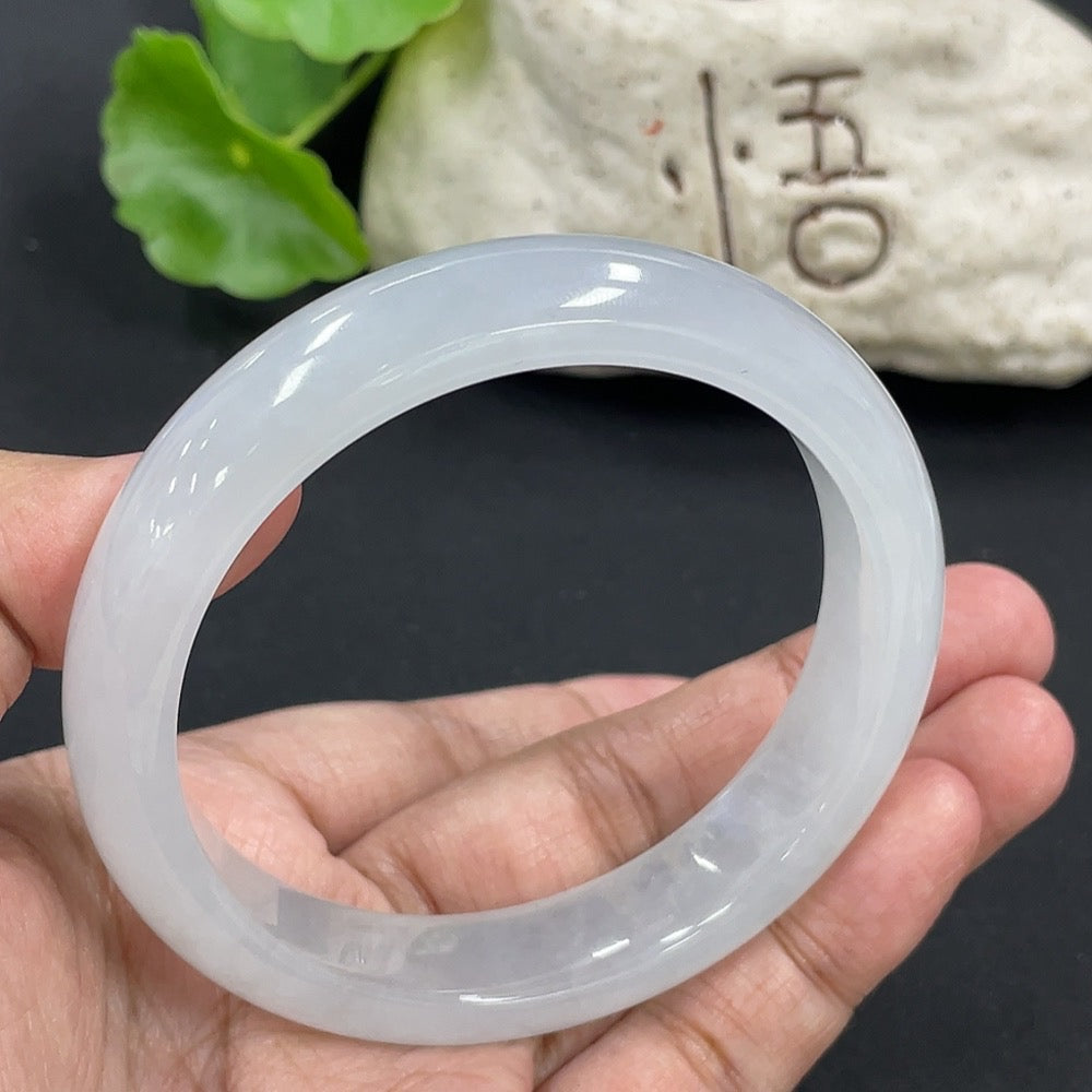 HKHQ jadeite round bangle, 57.5mm size, weight 58.27g, smooth polished bracelet showcasing vibrant green jadeite.