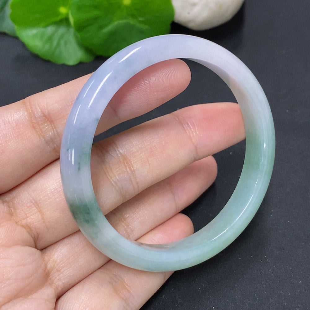 Jadeite round bangle with a size of 51.9 and weight of 28g, showcasing smooth, polished jadeite jewelry from HKHQ.