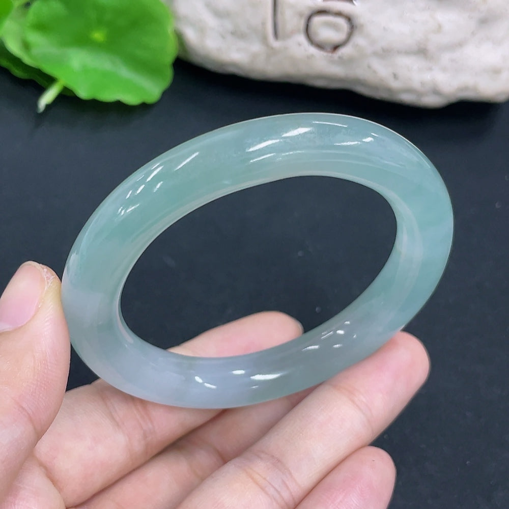 HKHQ jadeite round bangle in size 50.6 with a weight of 47.4g, featuring smooth, polished jadeite surface and classic circular design.