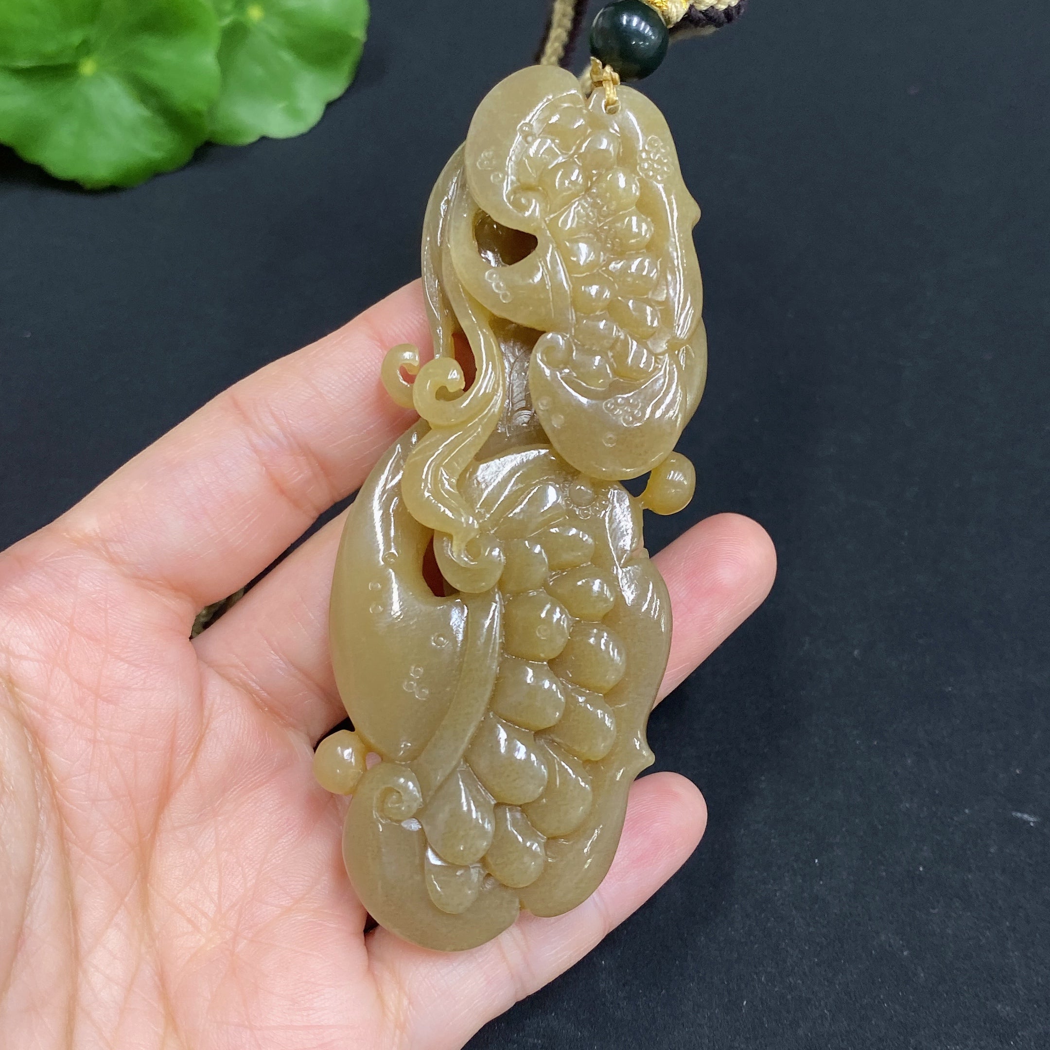 Hetian Jade Handheld Carving - Three-Legged Golden Toad