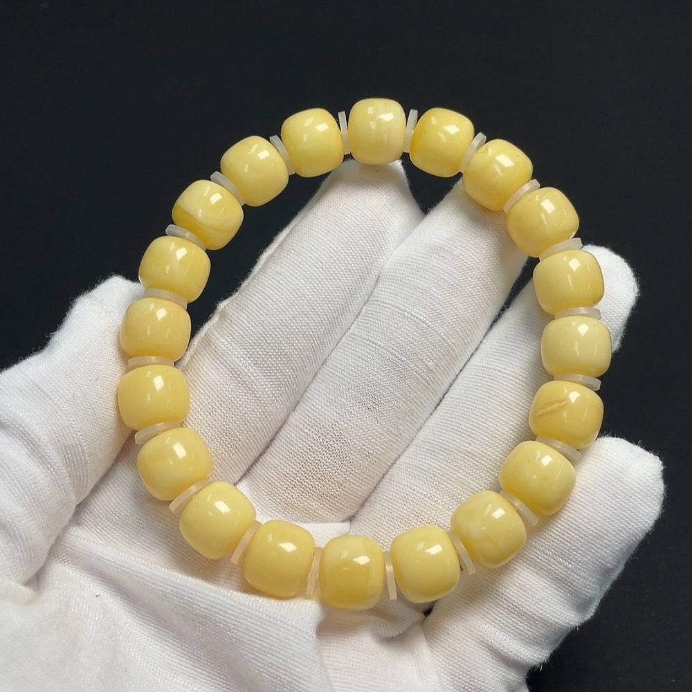 Amber beeswax bead bracelet by HUILIU HQ featuring 10.5mm amber beads with a total weight of 15.87g.