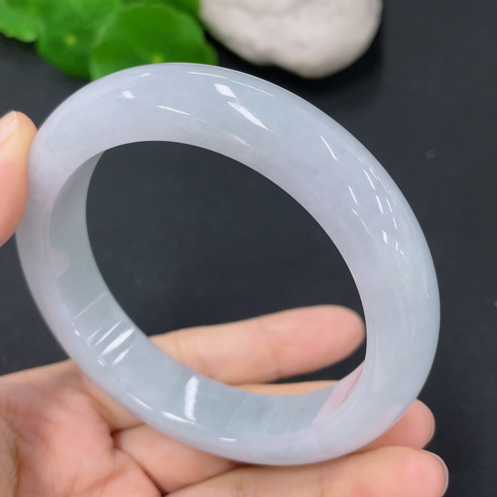 HKHQ jadeite round bangle in size 56.7, weighing 71.2g, showcasing smooth, polished jadeite with a glossy finish.