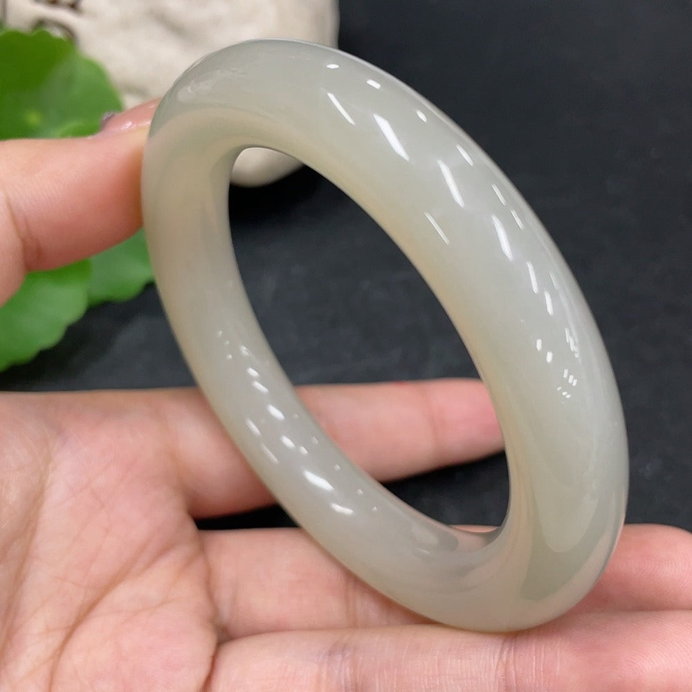 HKHQ Hetian Jade round bangle, size 54.7, weighs 66.8g, showcasing smooth, polished green jade bracelet with intricate craftsmanship.