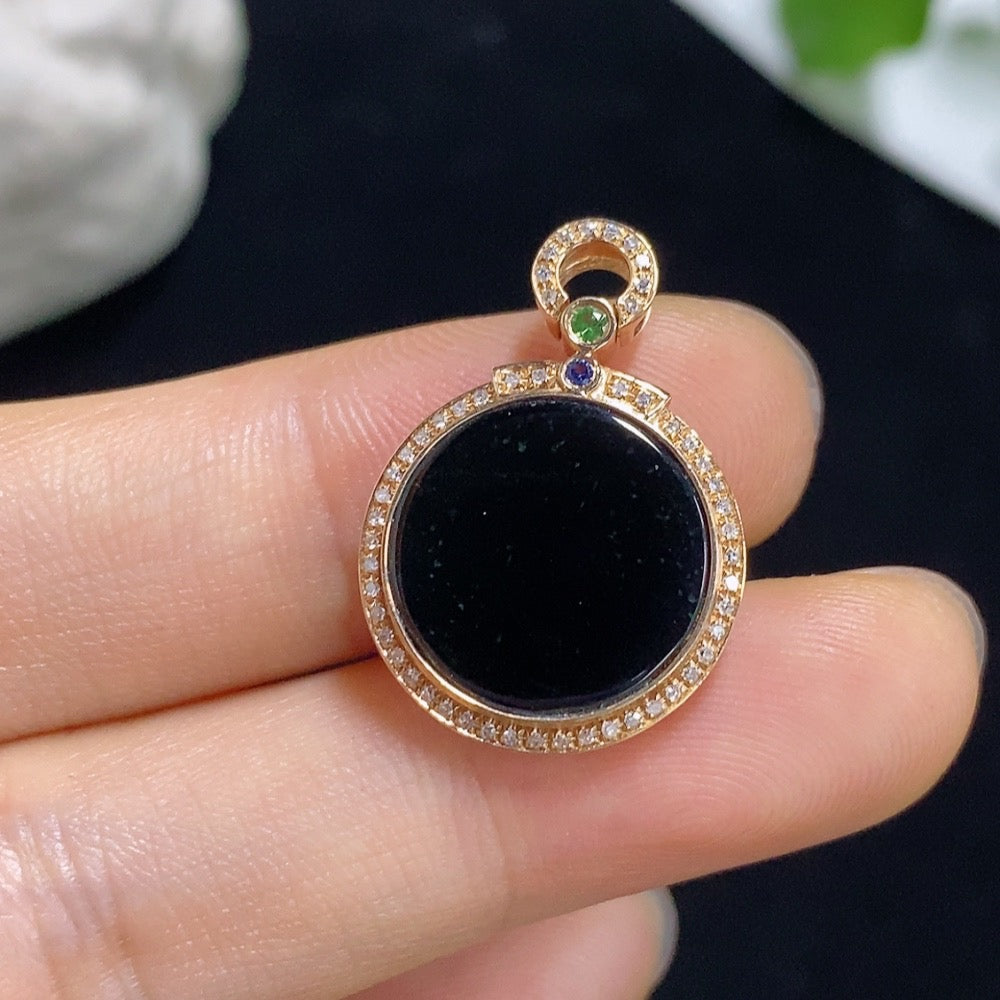 Jadeite Plain Pendant with 18k Diamond (Colorless) Setting