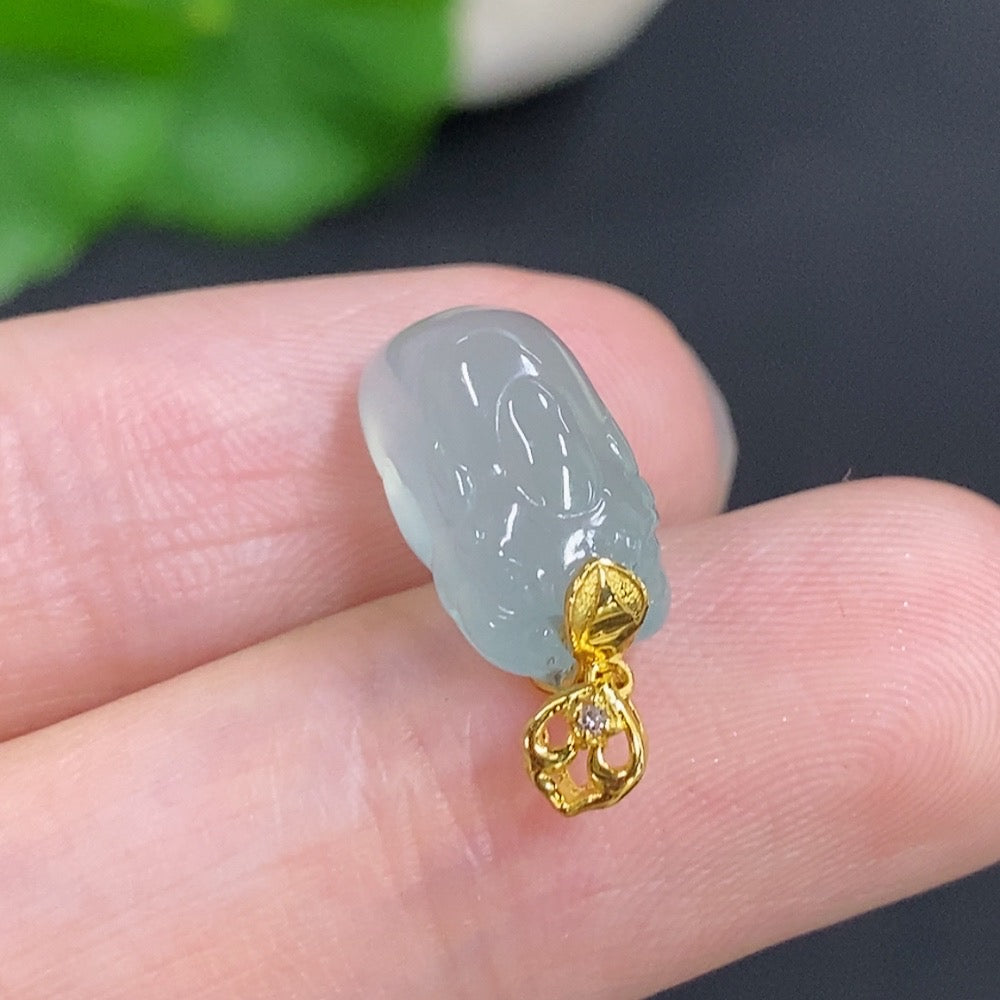 Jadeite Pi Xiu Inlaid Pendant with 18K Gold Clasp, Total Weight Approximately 2g, Non-Diamond