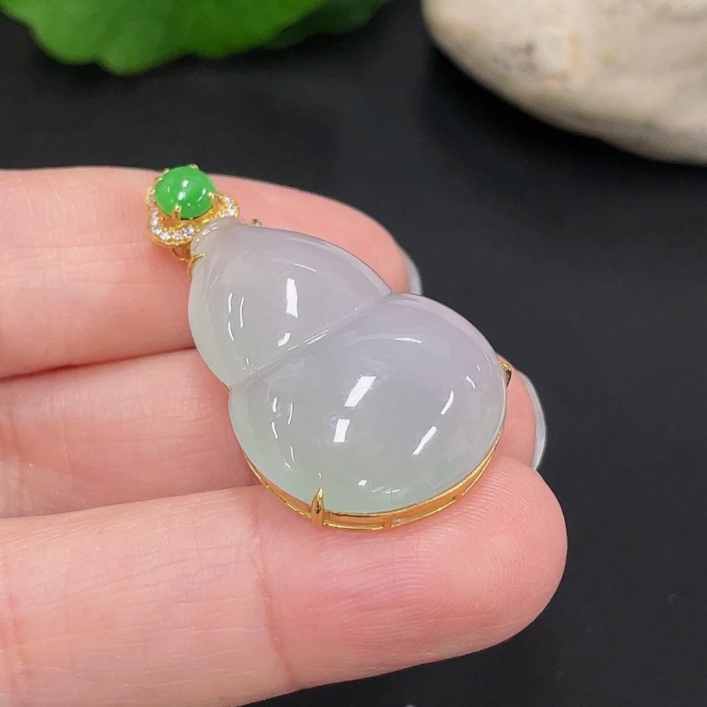 Jadeite Gourd Inlaid Pendant 18K Gold Total Weight Approx. 6g (With Diamond Accents)