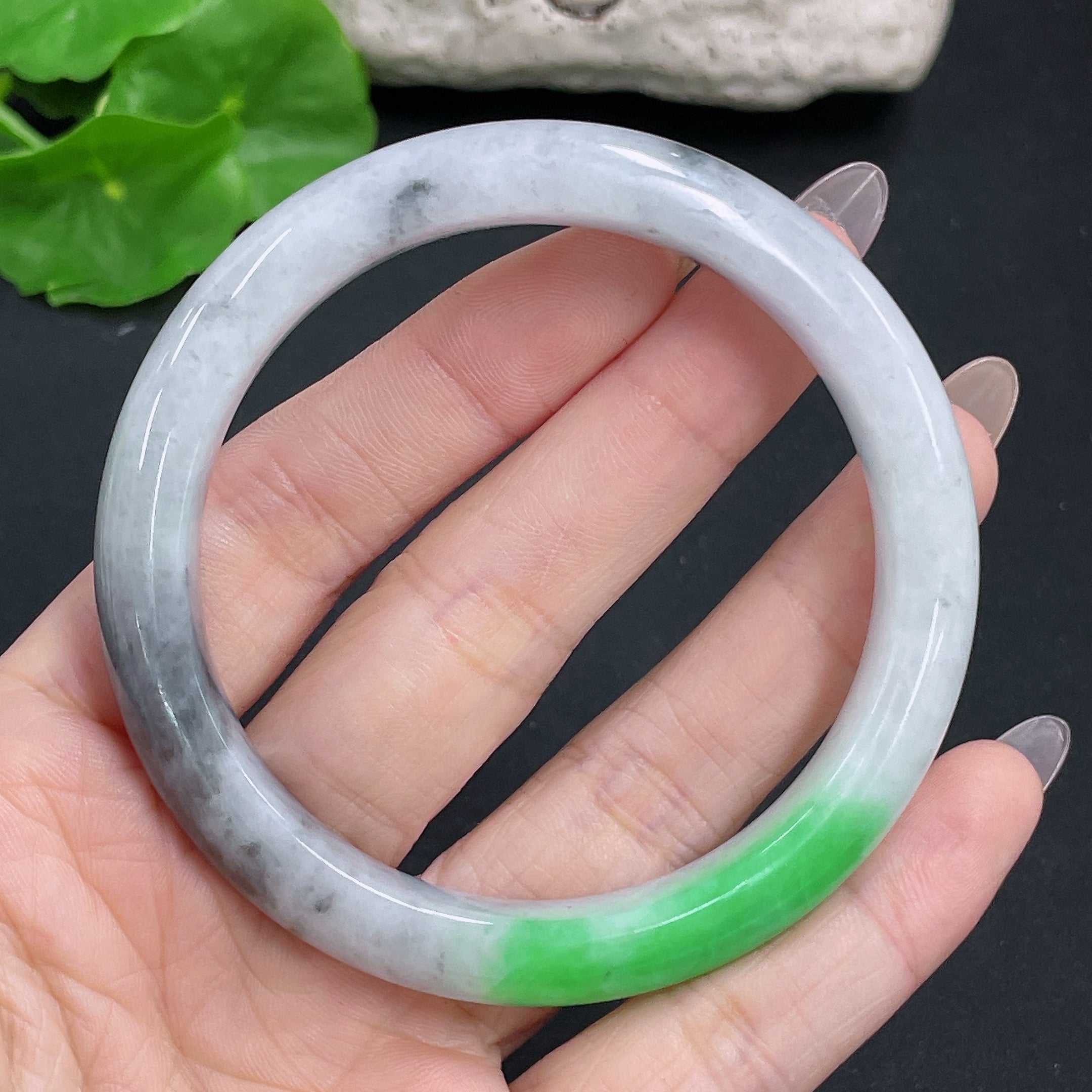Jadeite round bracelet, total weight about 62.15g, size 59.4