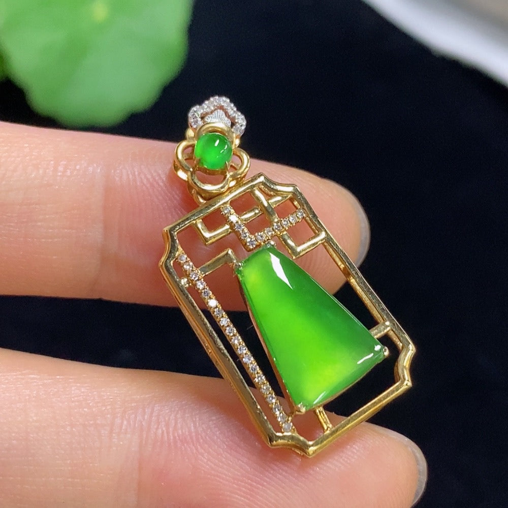 Colgante liso de jadeíta con oro de 18k y acentos de diamantes, peso total aprox. 2.88g