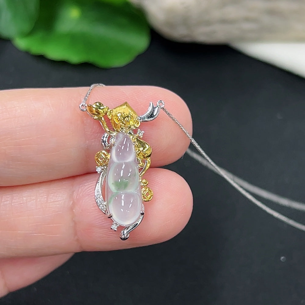 Jadeite Pendant Set in 18K Gold (with Diamond Accents) (Including Chain Weight)