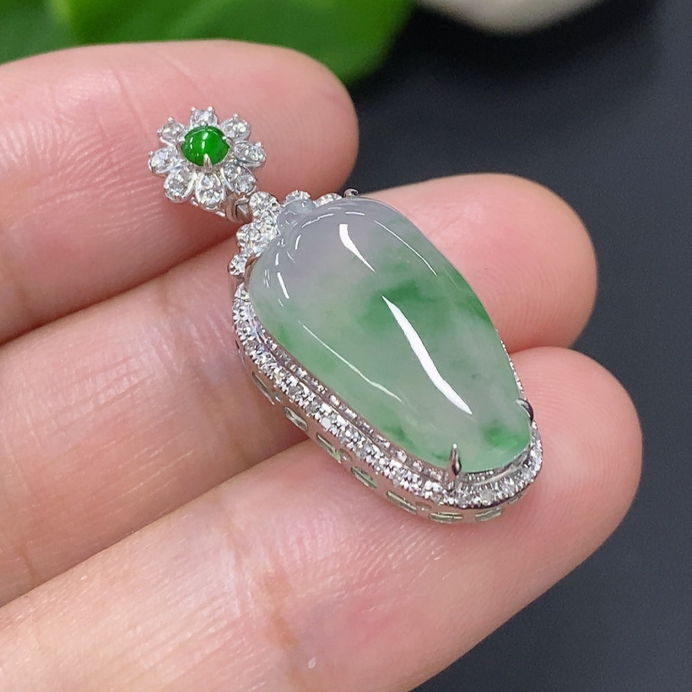 Jadeite Pendant with 18K Gold Setting, Total Weight Approx. 3g (Accented with Diamonds)