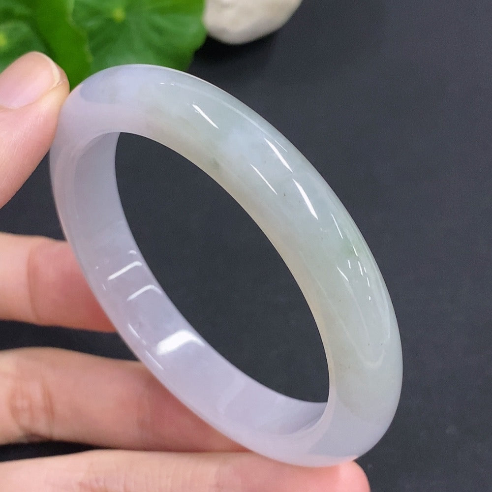 HKHQ jadeite round bangle, size 52.2, 40.24g, showcasing smooth, polished jadeite with a glossy finish.