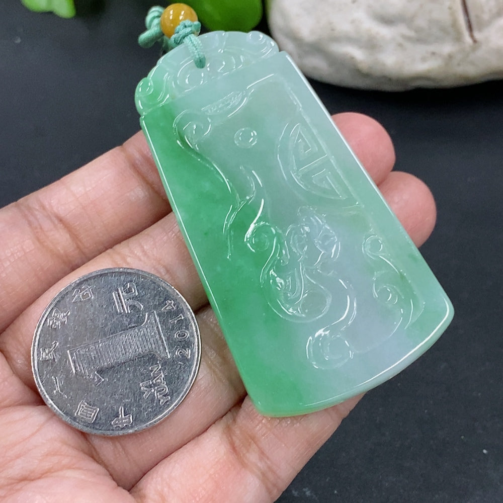 Antique jadeite pendant necklace from HKHQ, showcasing a 32g jadeite pendant with intricate craftsmanship.