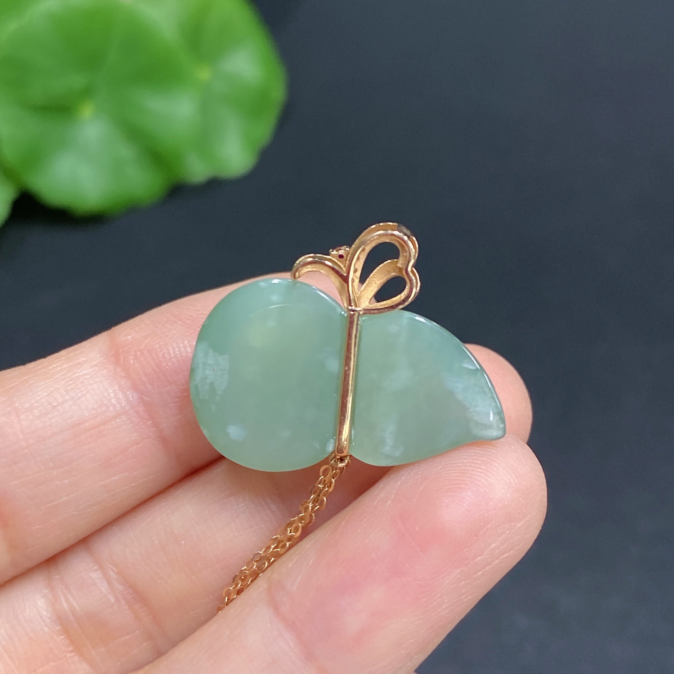 Hetian Jade Pendant, Gourd, 18K Gold Clasp, Total Weight Approx. 4.3g, with Diamond Accents