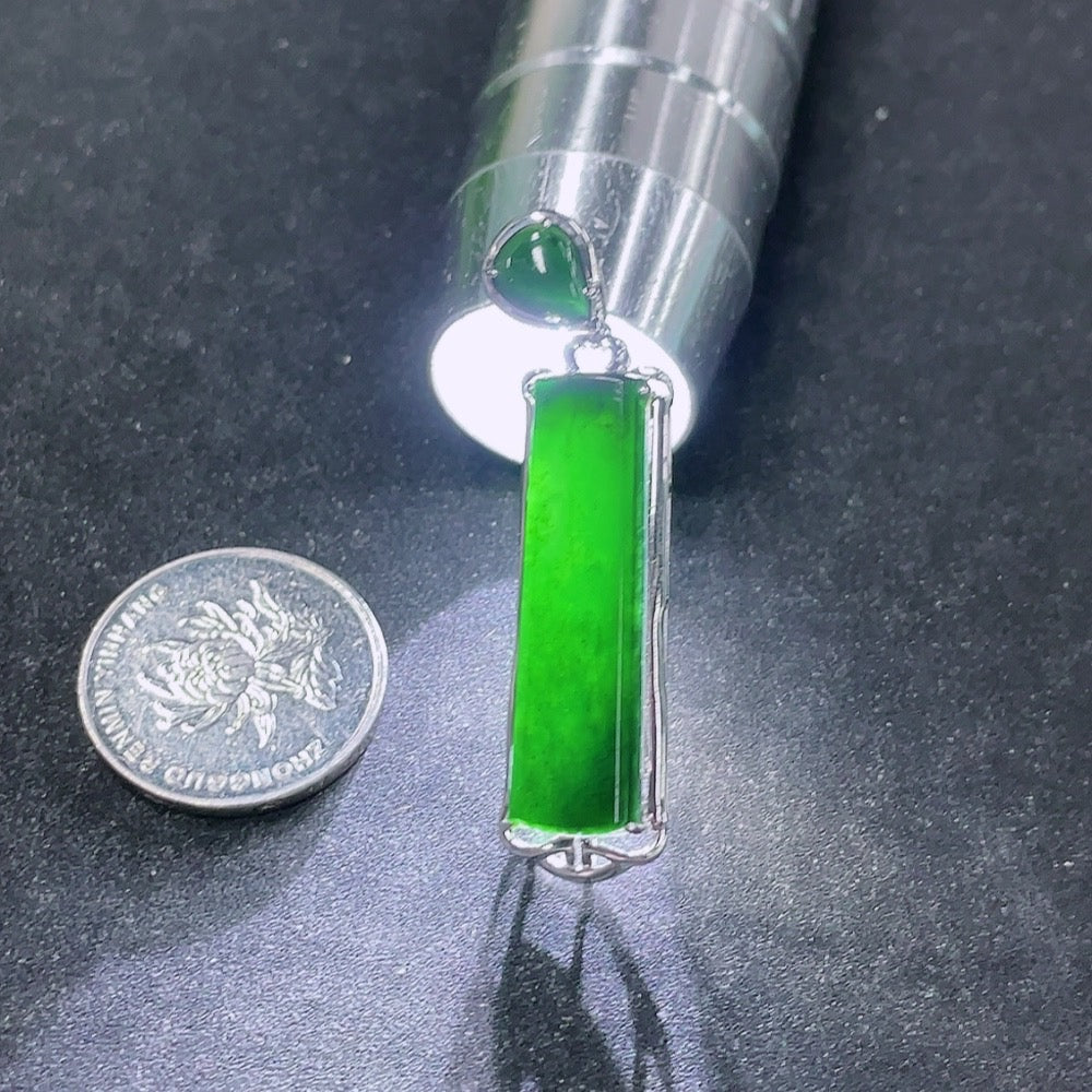 Jadeite plain pendant with 9k gold mounting, weighing approximately 3.92g, showcasing the smooth jade gemstone on a jewelry image.