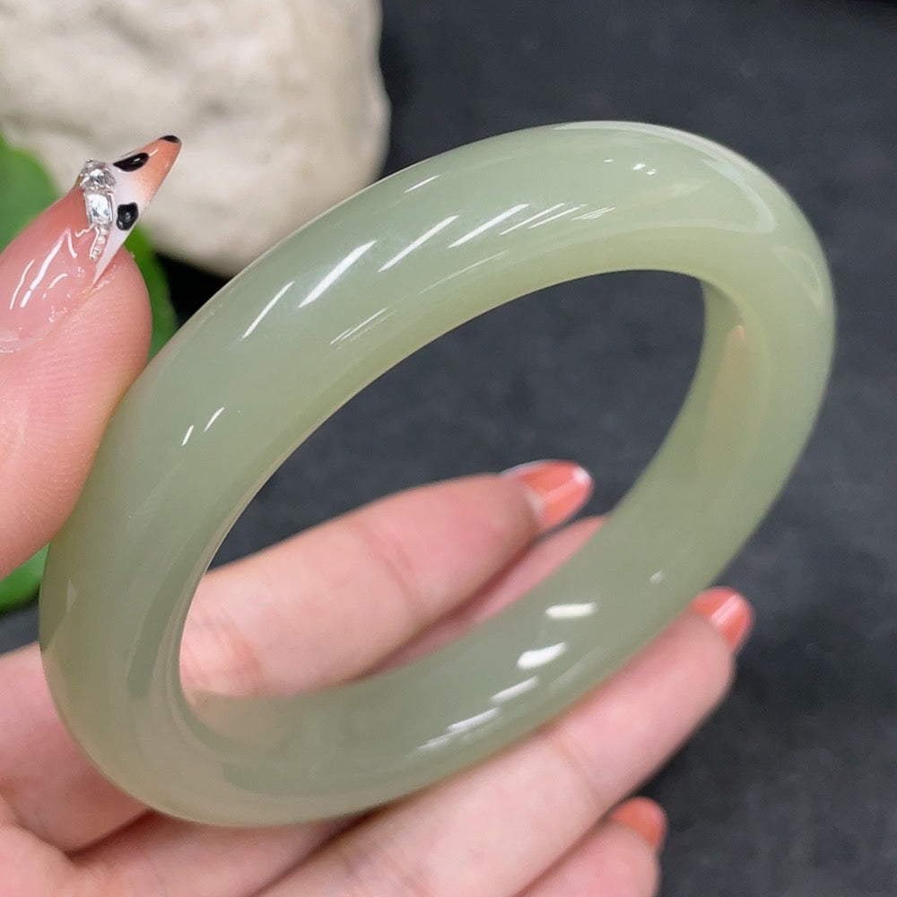 HUILIU HQ Hetian Jade round bracelet with size 58.2 and weight approx. 65.6g, showcasing smooth, polished green jade beads.