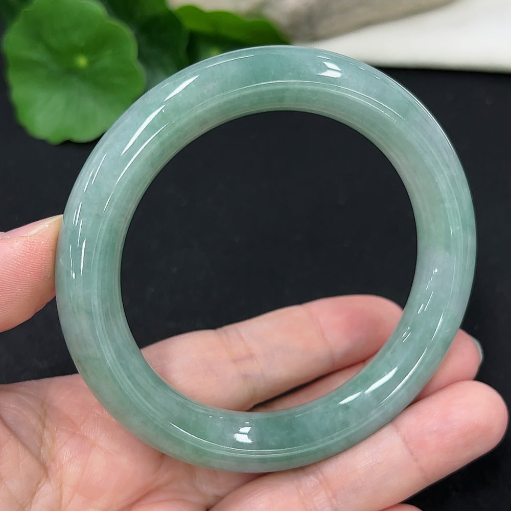 HKHQ jadeite round bangle, size 57.7, weighing 68.6g, featuring smooth, polished jadeite bracelet with vibrant green hue