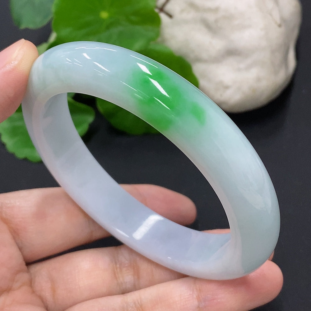HKHQ jadeite round bangle, size 58.8, with a smooth polished surface and a total weight of approximately 68.6 grams.