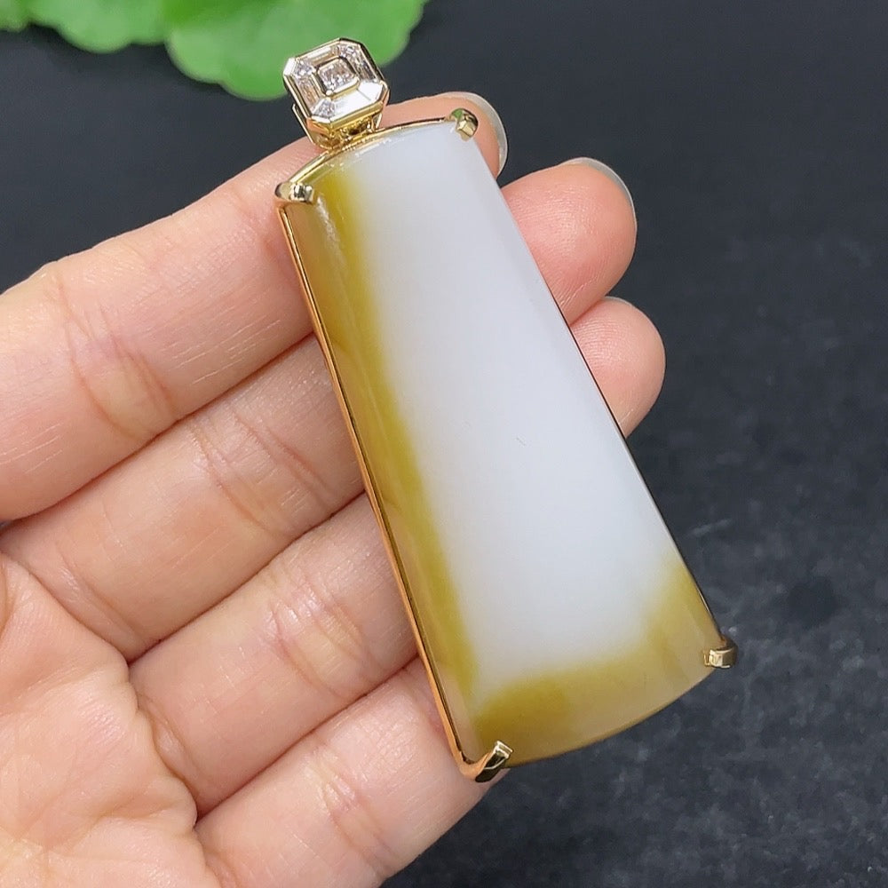 Hetian Jade inlaid plain pendant with 18k gold setting, HKHQ brand, weight approx. 36.8g, non-diamond jewelry piece.