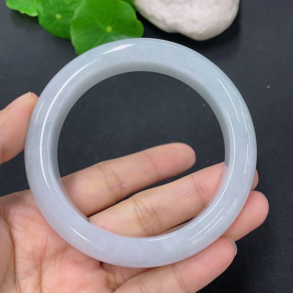 HKHQ Jadeite round bangle in size 56.7 with a weight of 71.2g, showcasing smooth, polished jadeite in a round bracelet design.
