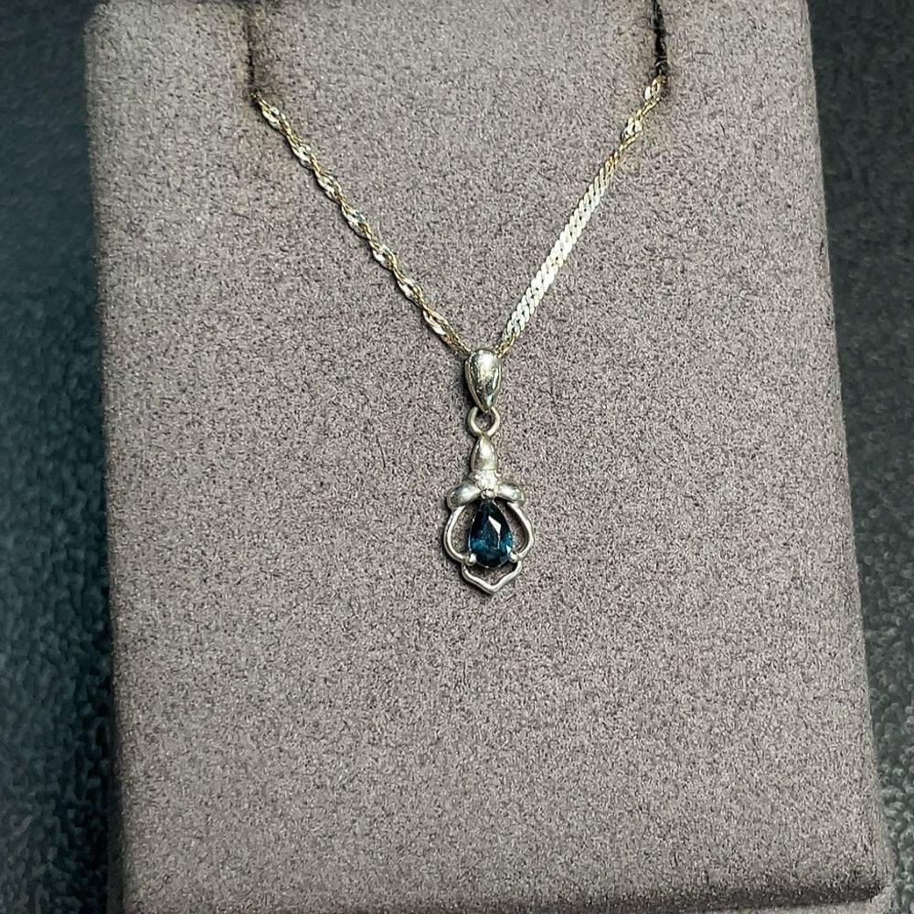 Huiliu Sapphire Necklace Chain with gemstone accents, non-diamond main body, certified by HUILIU HQ, close-up of the elegant jewelry.