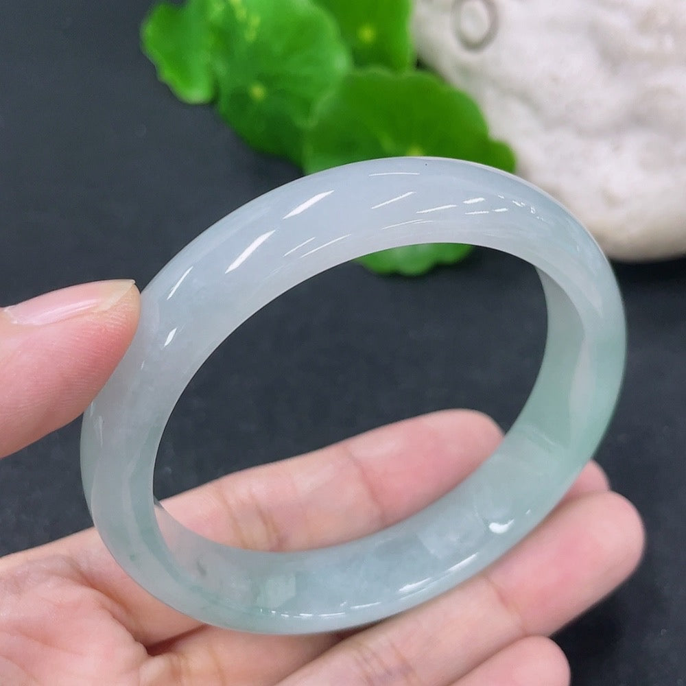 Jadeite round bracelet with a 52.5mm diameter, crafted by HKHQ, featuring smooth green jade beads weighing about 39.27g.