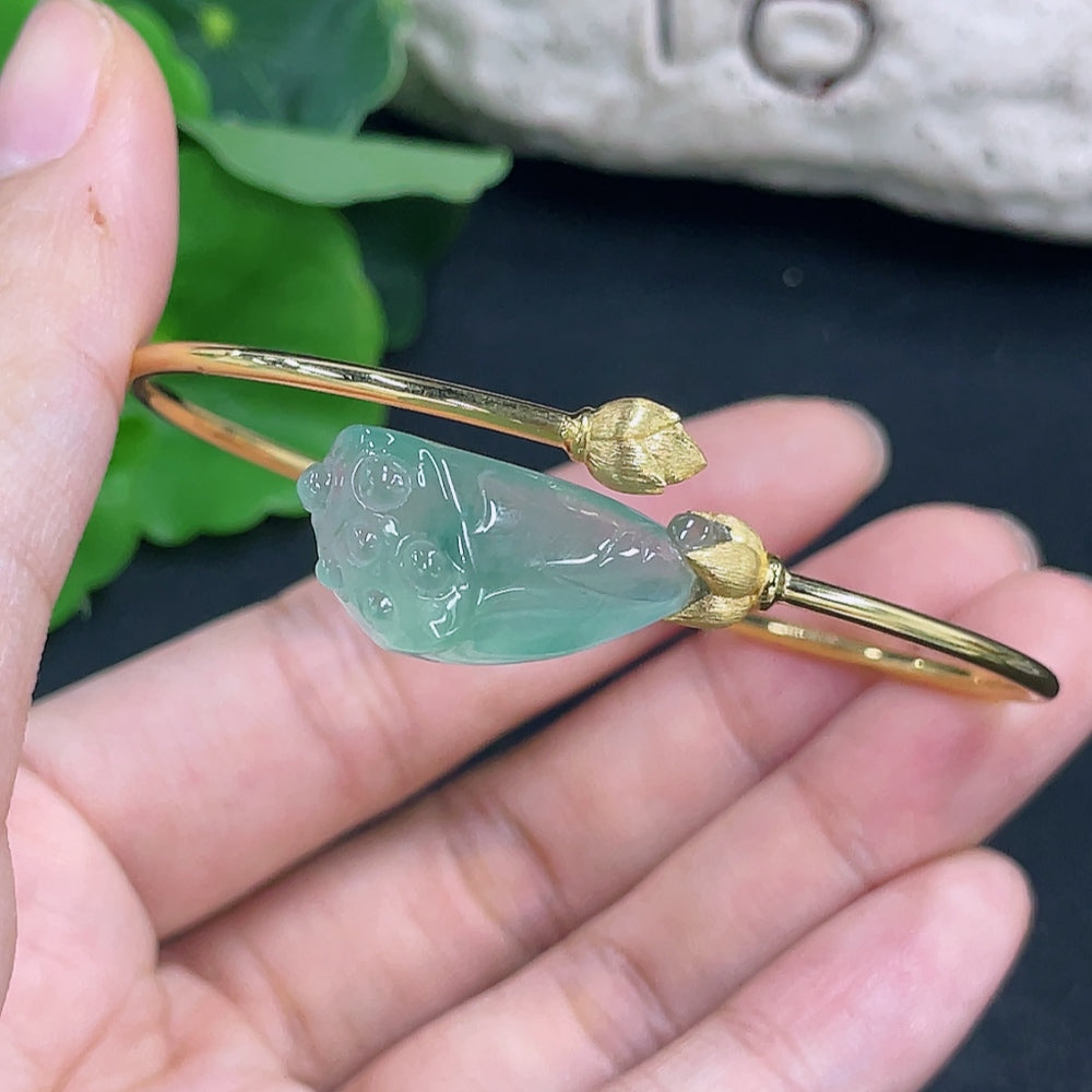 HKHQ jadeite inlaid bracelet featuring 18K gold detailing, showcasing elegant craftsmanship and vibrant green jade stones.