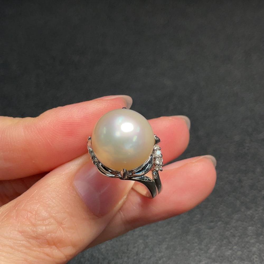 HUILIU HQ seawater pearl ring with diamonds, featuring a lustrous pearl and sparkling stones in a detailed close-up image.