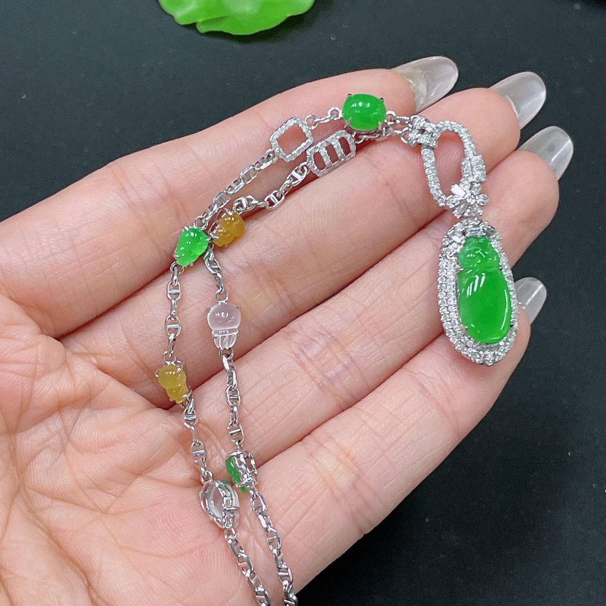 HUILIU HQ jadeite necklace with 18k gold chain and diamond accents, weighing approximately 10.4g including chain