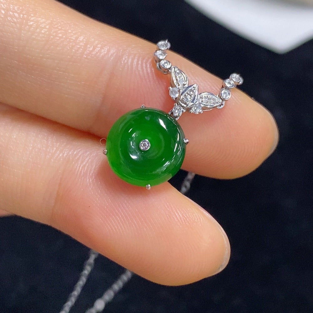 Jadeite Peace Knot Pendant Set in 18K Gold with Diamond Accents, Total Weight Approx. 1.95g (Including Chain)