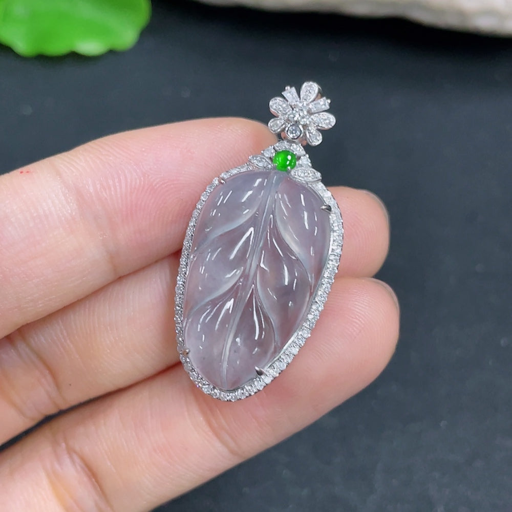 Jadeite Pendant Leaf 18k with Diamond Accent Total Weight Approx.4.9g