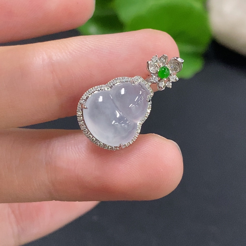 Jadeite pendant in gourd shape with 18k gold and diamond accents, weighing approximately 1.9g, from HKHQ.