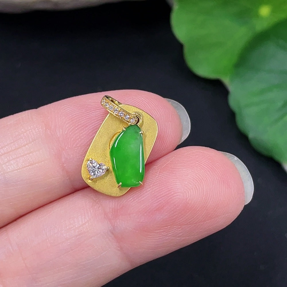 Jadeite Pendant with 18K Gold Setting Total Weight Approx. 2g (with Diamond Accents)